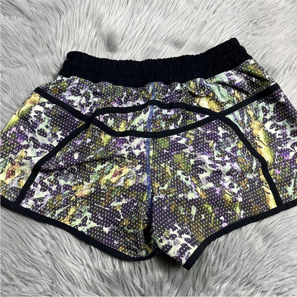 Lululemon Tracker Shorts III | Size 6 - Picture 2 of 9